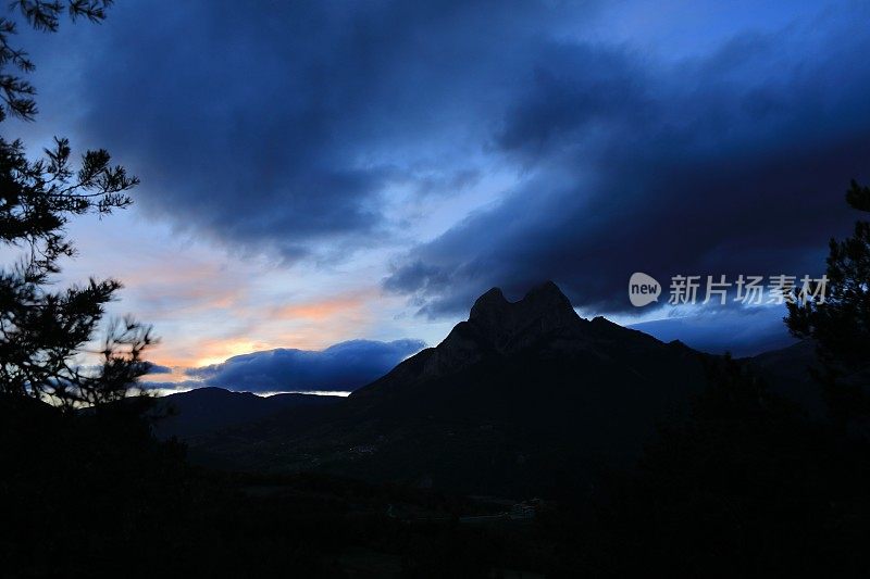 Pedraforca's Autumn; Cadí Mountain Range - November in Catalonian mountains